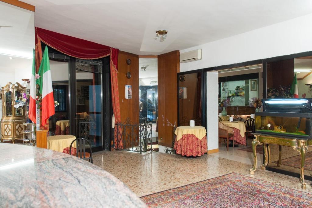 Vip Hotel Plasencia Exterior foto