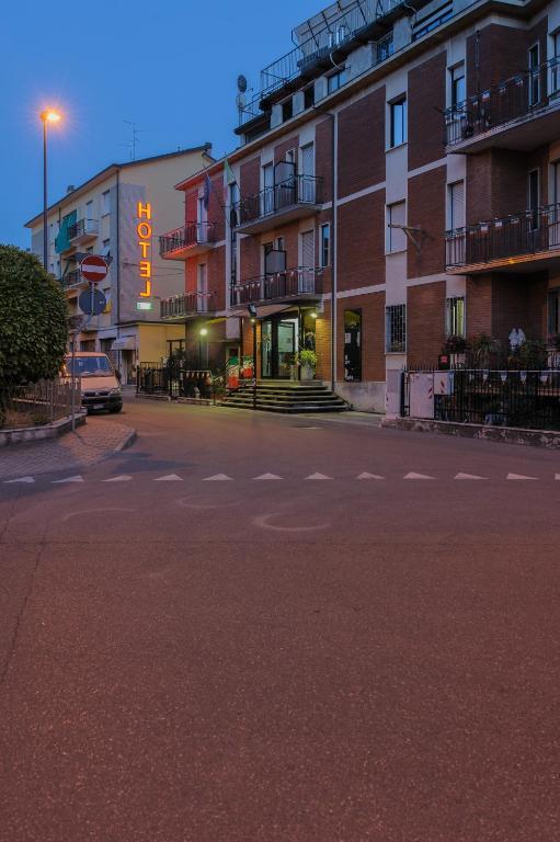 Vip Hotel Plasencia Exterior foto