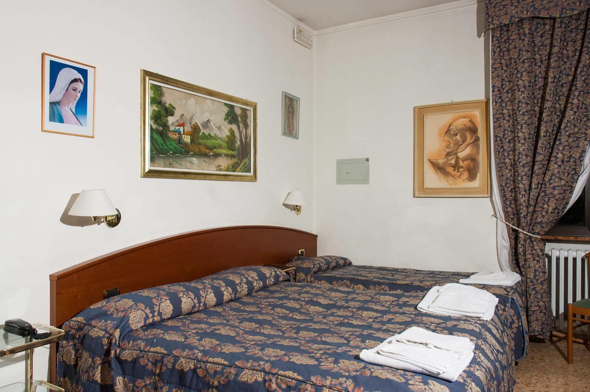 Vip Hotel Plasencia Exterior foto
