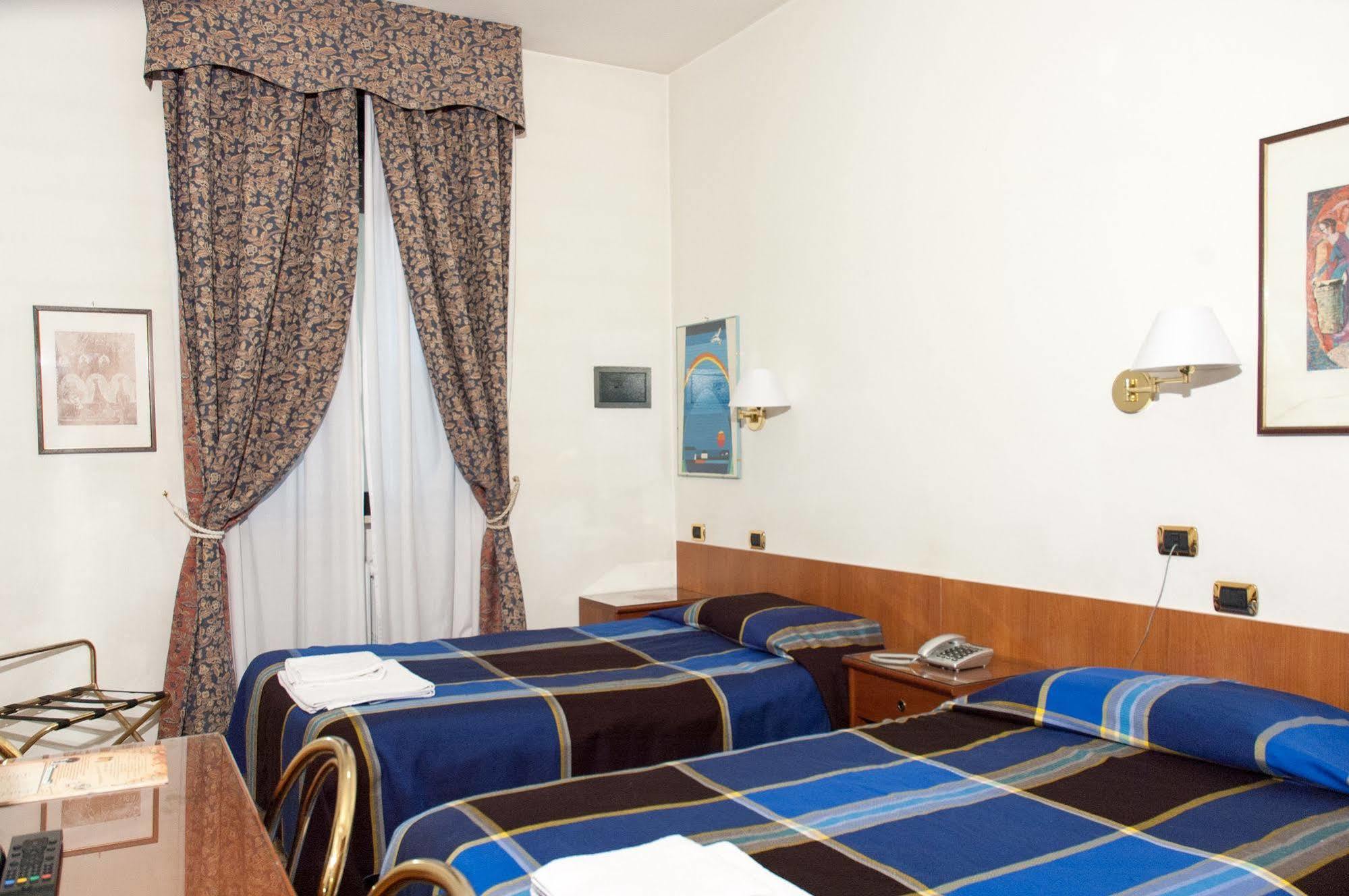 Vip Hotel Plasencia Exterior foto