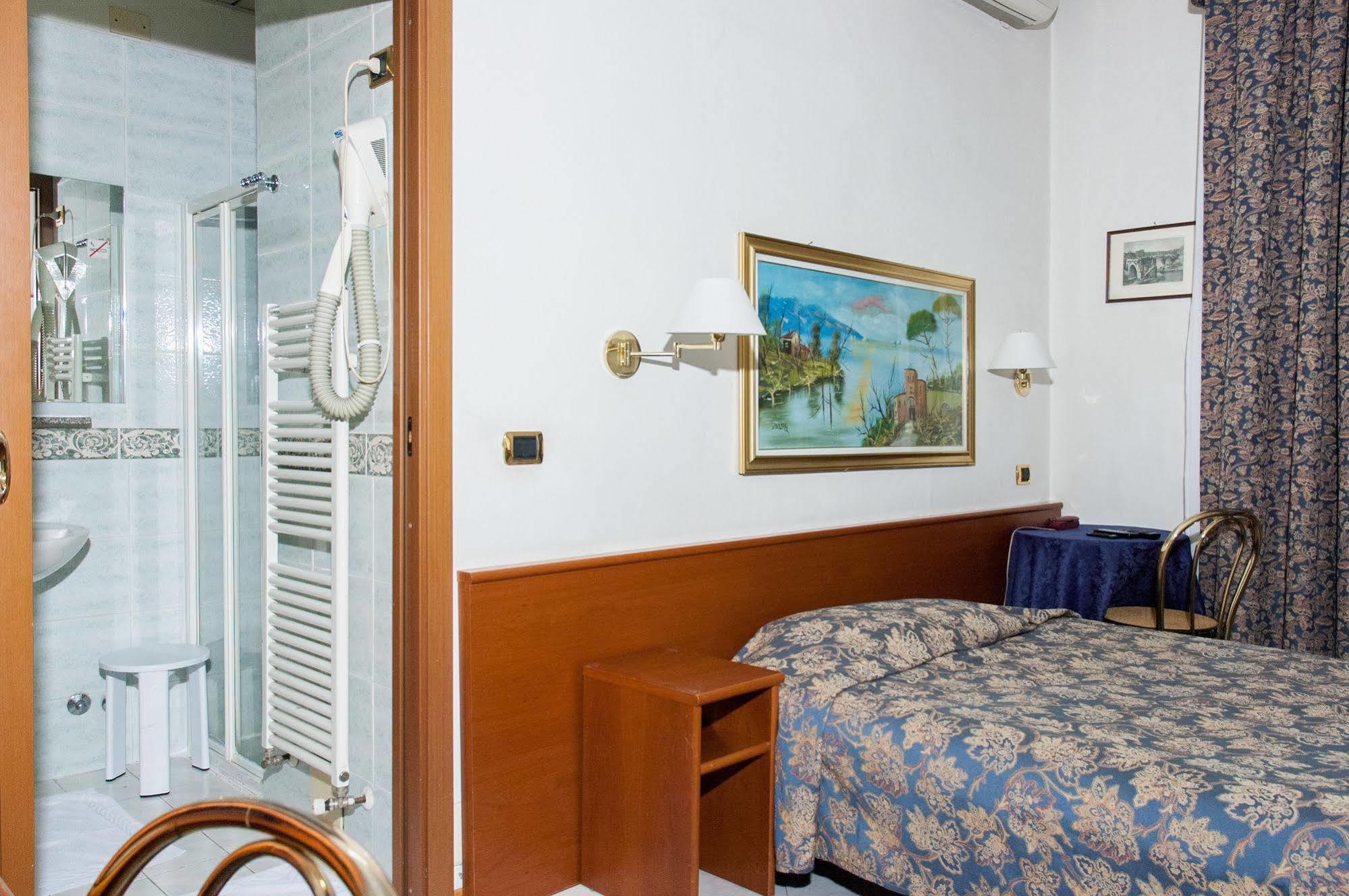 Vip Hotel Plasencia Exterior foto