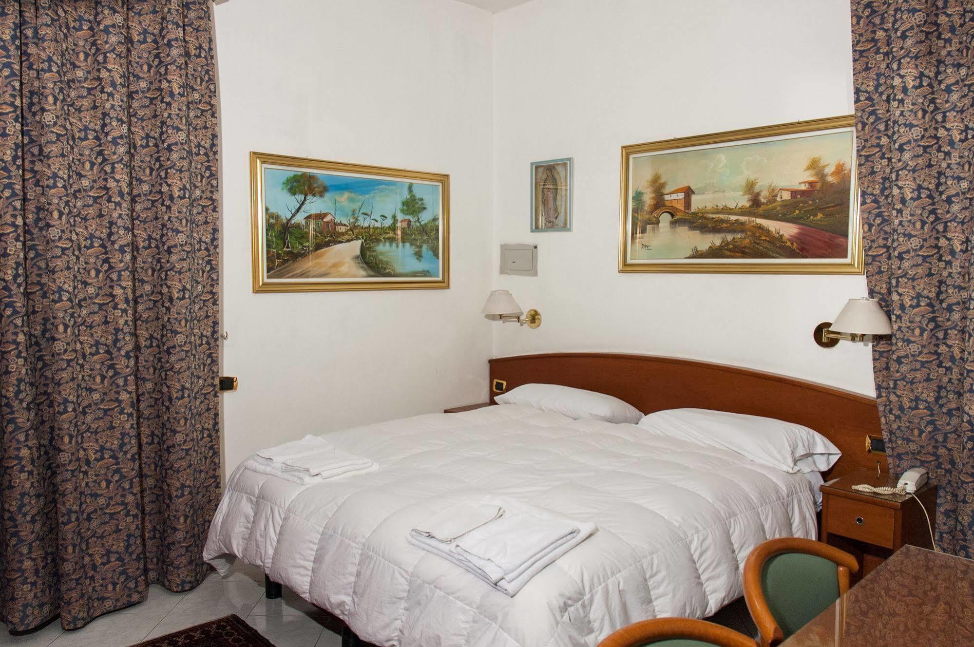 Vip Hotel Plasencia Exterior foto